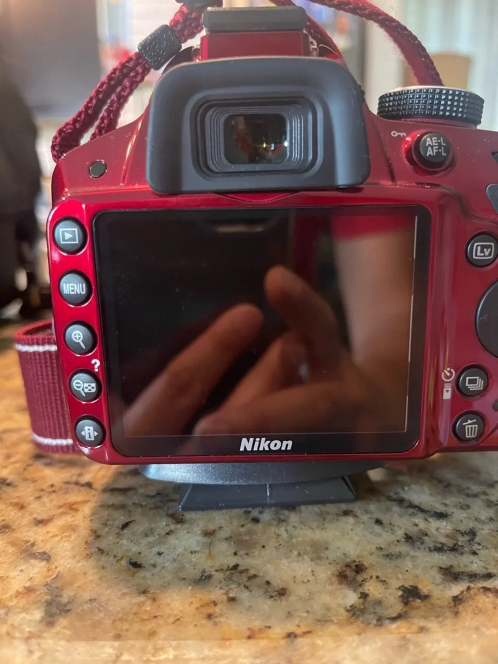Nikon D3200 24.2 MP Digital SLR Camera - Red (Kit w/ AF-S DX VR 18-55mm Lens)